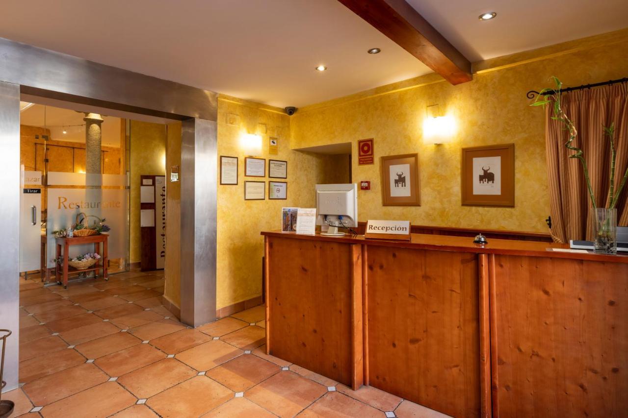 Hostal Restaurante Puerta Del Alcazar Ávila Eksteriør billede