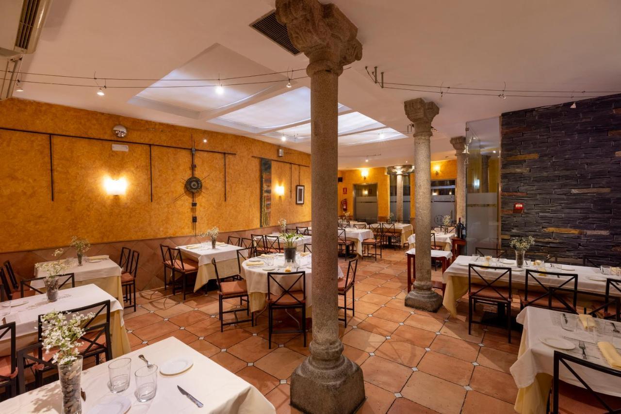Hostal Restaurante Puerta Del Alcazar Ávila Eksteriør billede