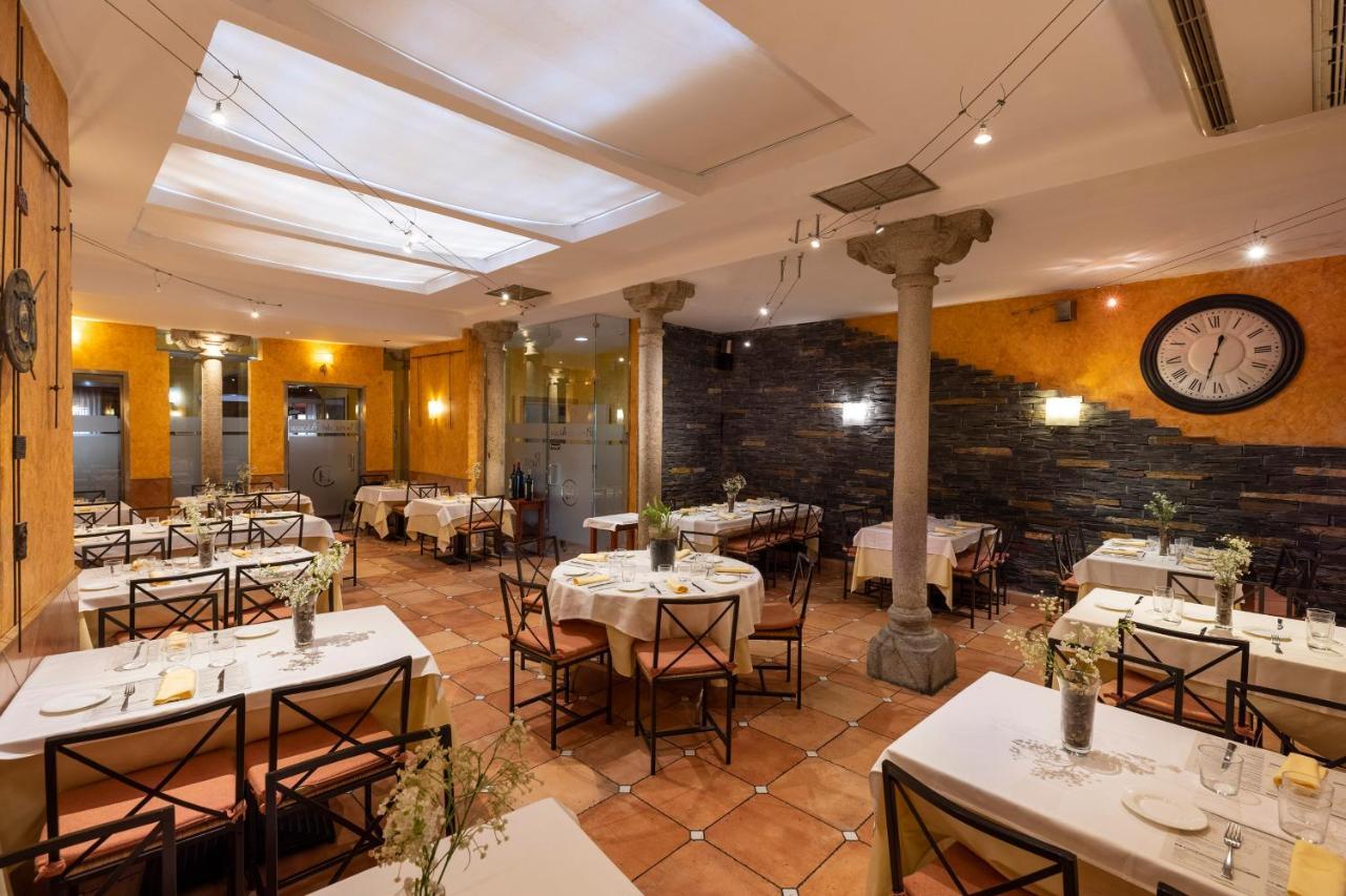 Hostal Restaurante Puerta Del Alcazar Ávila Eksteriør billede