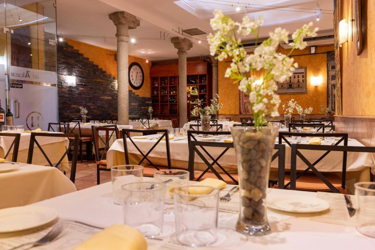 Hostal Restaurante Puerta Del Alcazar Ávila Eksteriør billede