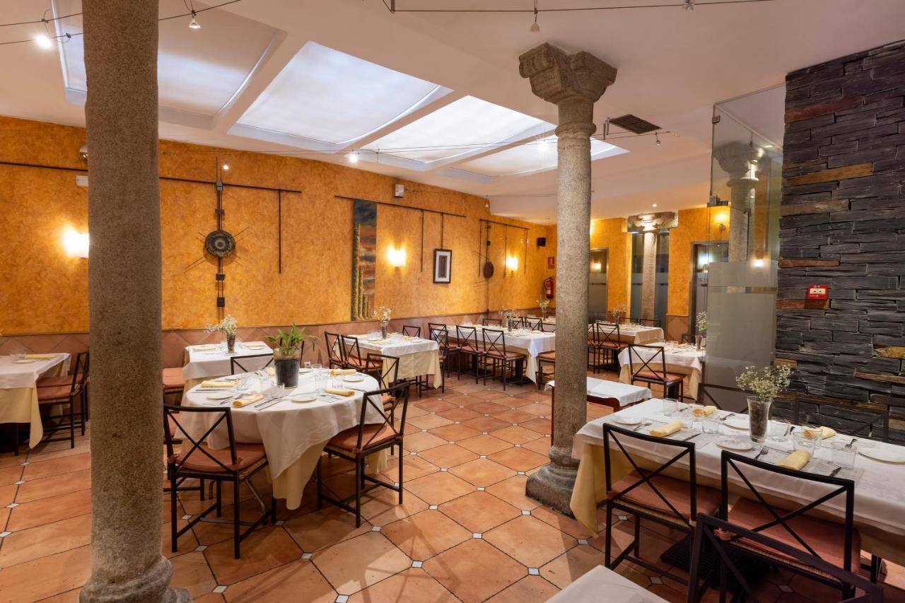 Hostal Restaurante Puerta Del Alcazar Ávila Eksteriør billede