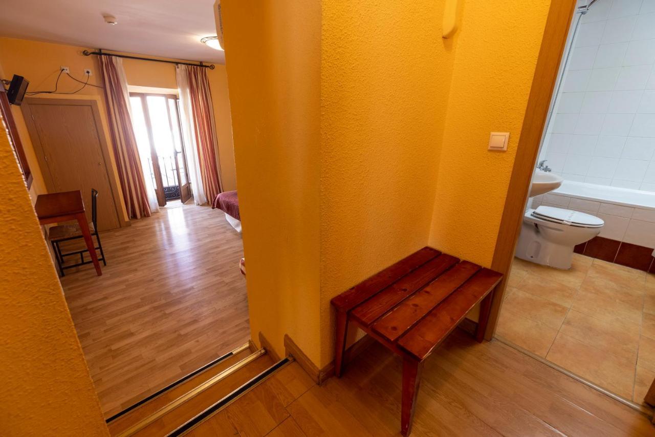 Hostal Restaurante Puerta Del Alcazar Ávila Eksteriør billede