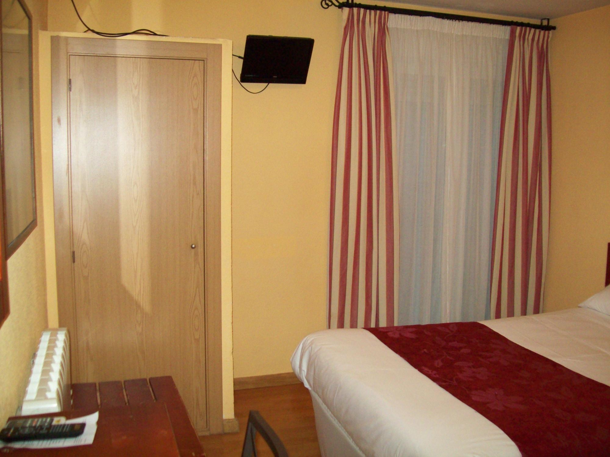Hostal Restaurante Puerta Del Alcazar Ávila Eksteriør billede