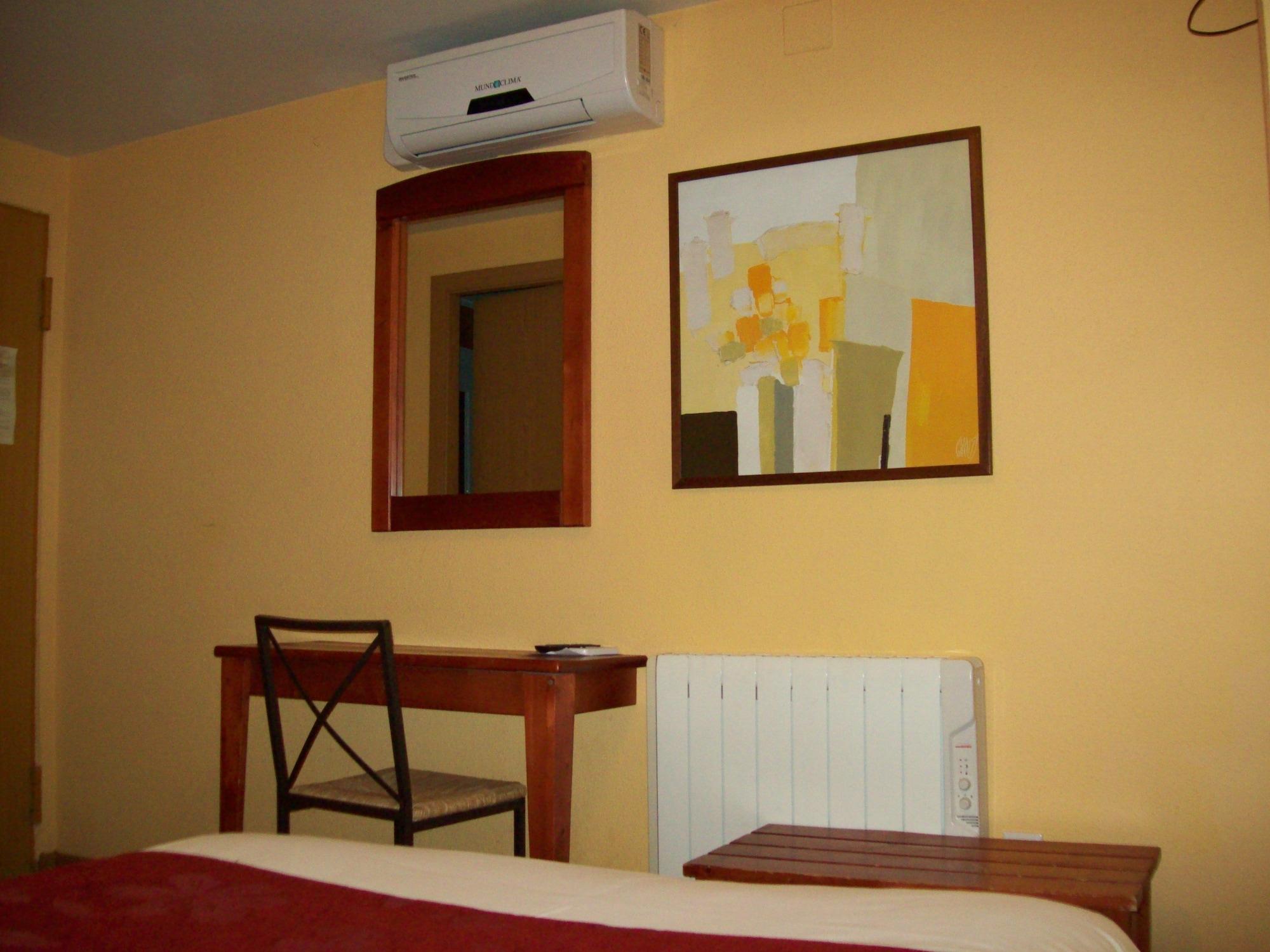 Hostal Restaurante Puerta Del Alcazar Ávila Eksteriør billede