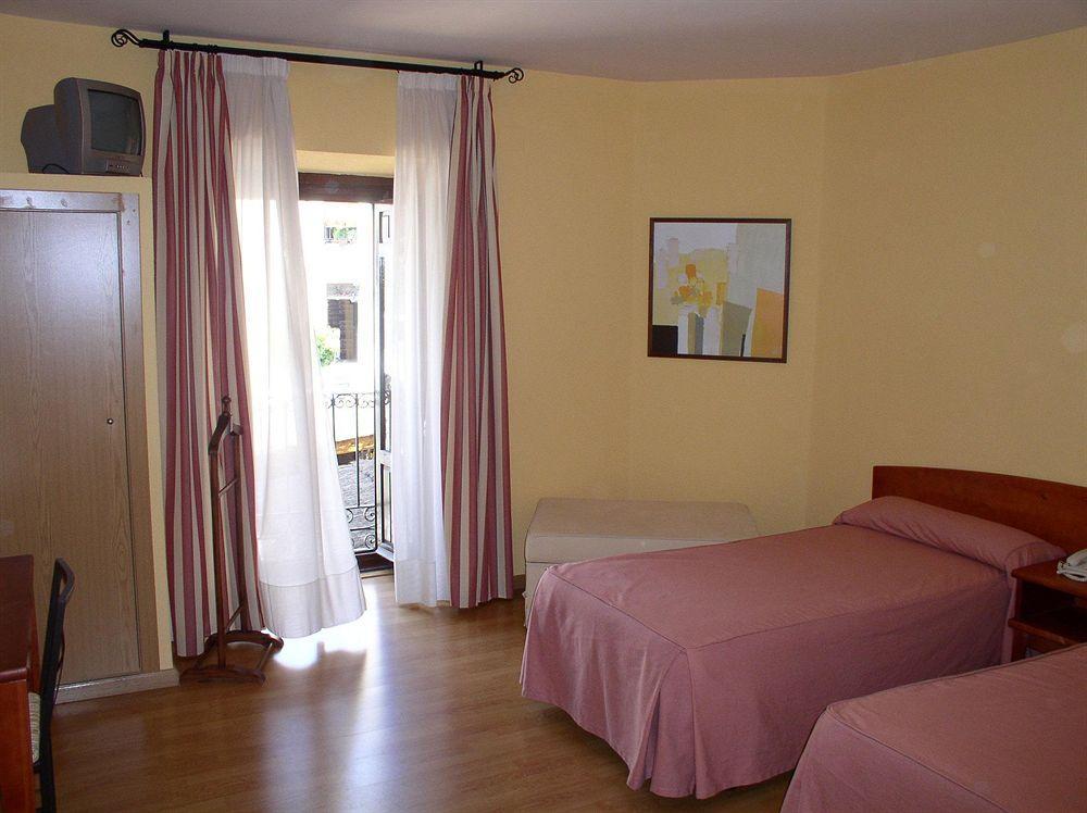 Hostal Restaurante Puerta Del Alcazar Ávila Eksteriør billede