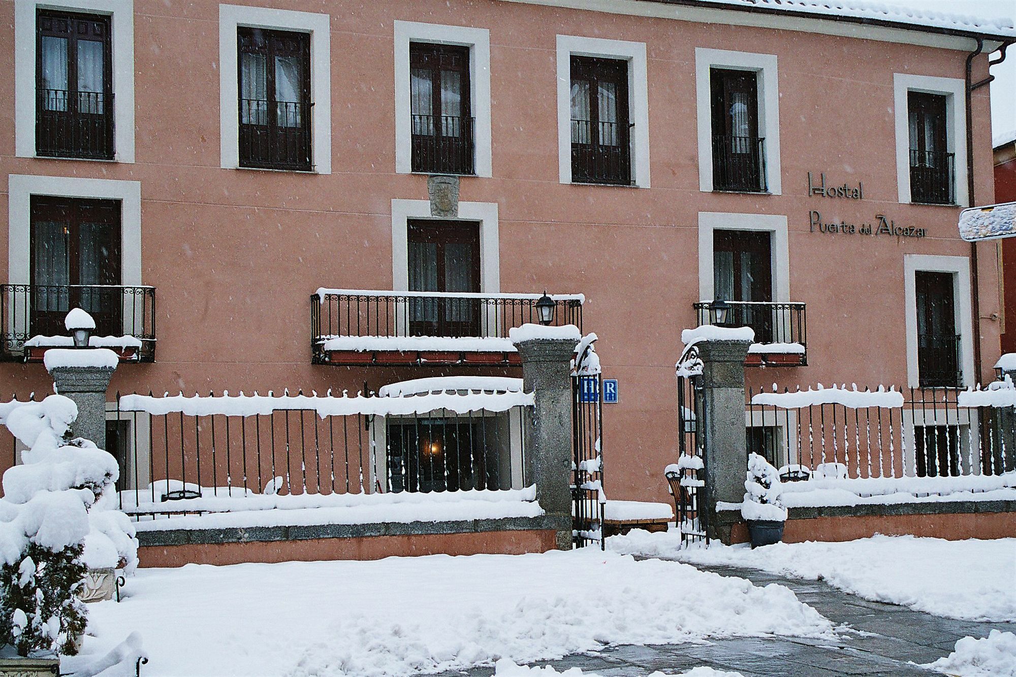Hostal Restaurante Puerta Del Alcazar Ávila Eksteriør billede