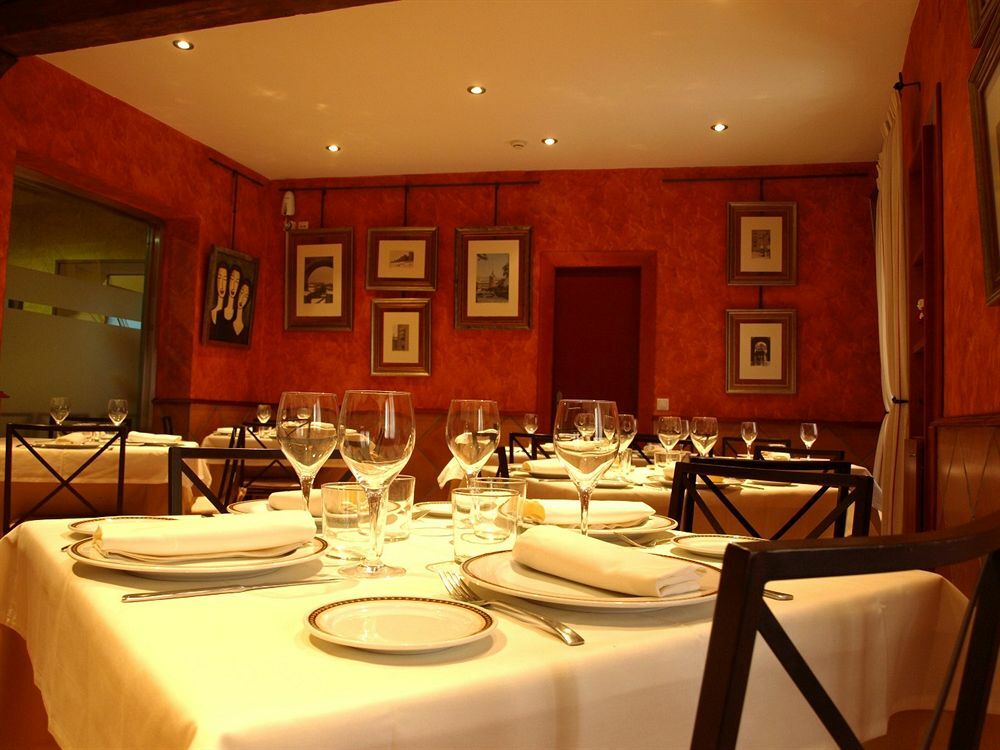 Hostal Restaurante Puerta Del Alcazar Ávila Eksteriør billede